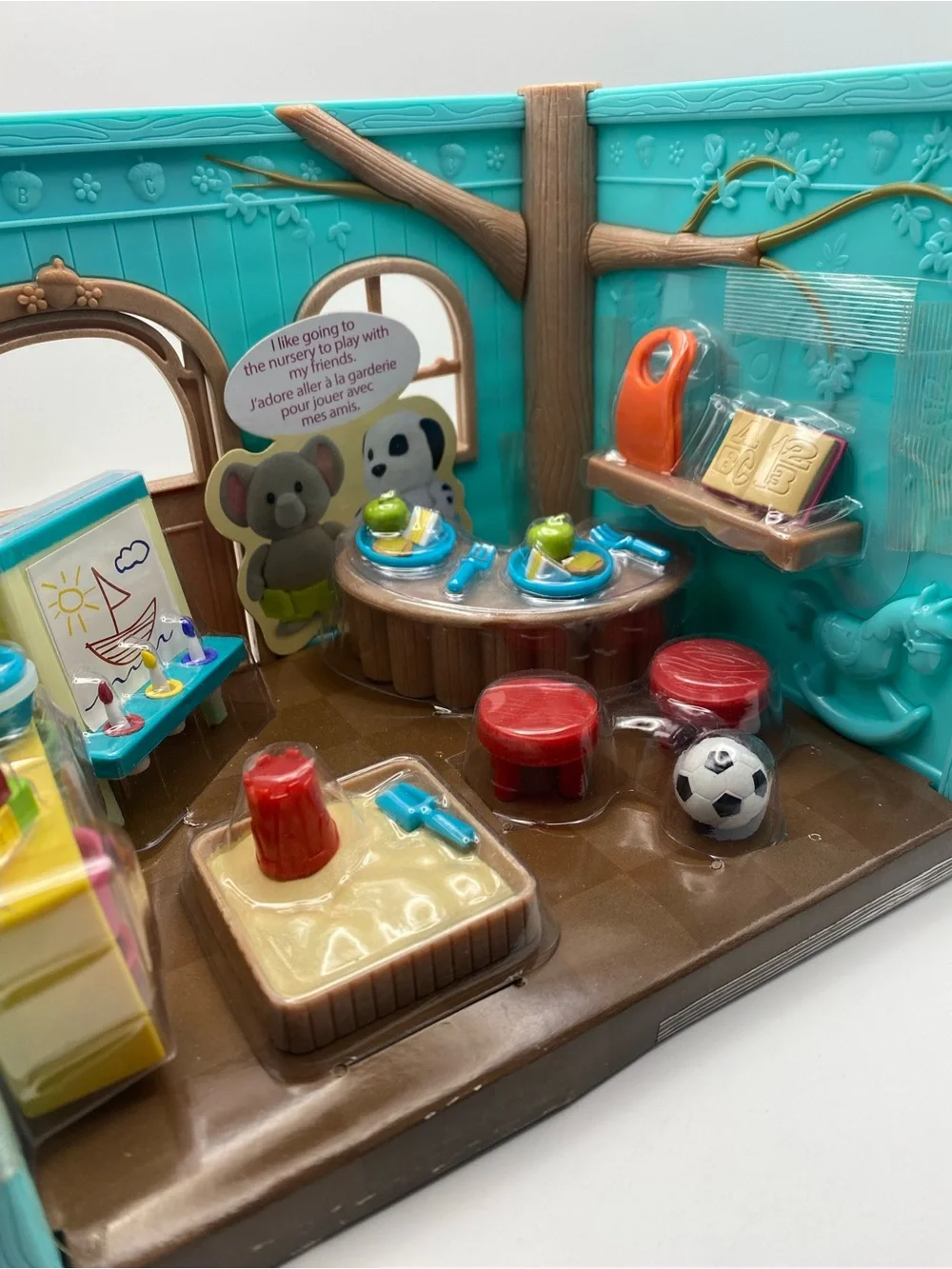 Li'l Woodzeez Lil' Luvs & Hugs Nursery Playset - Blue & Green